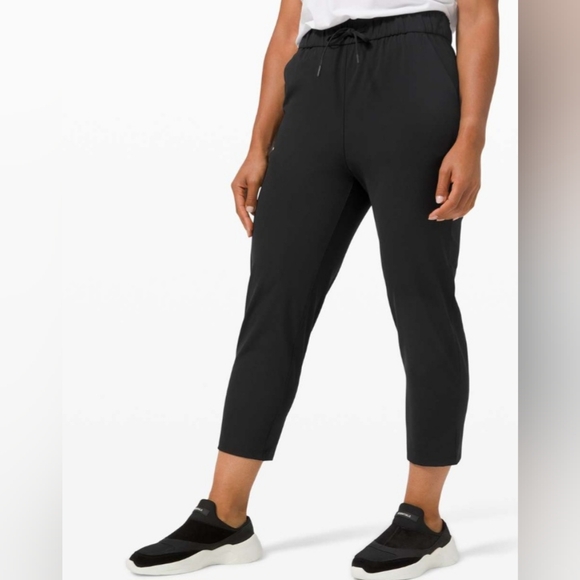 Lululemon Keep Moving Crop 23". Size 6. Black. With pockets. Stretchy - Picture 1 of 9